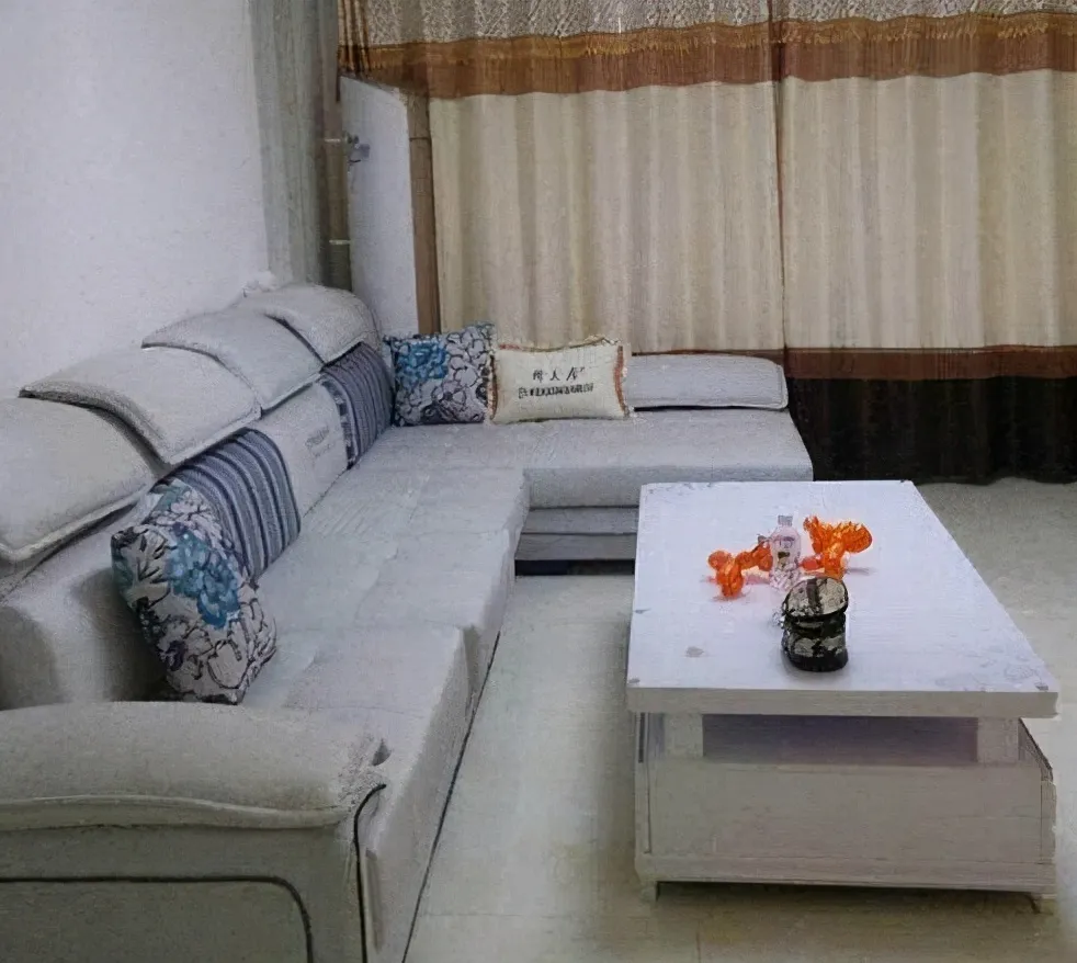 小伙2万装婚房,丈母娘打老丈人骂,媳妇吵着要改嫁