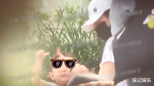 杨紫|赵丽颖同异性庆生后现身，打扮喜庆，跟男主持互动释放真性情