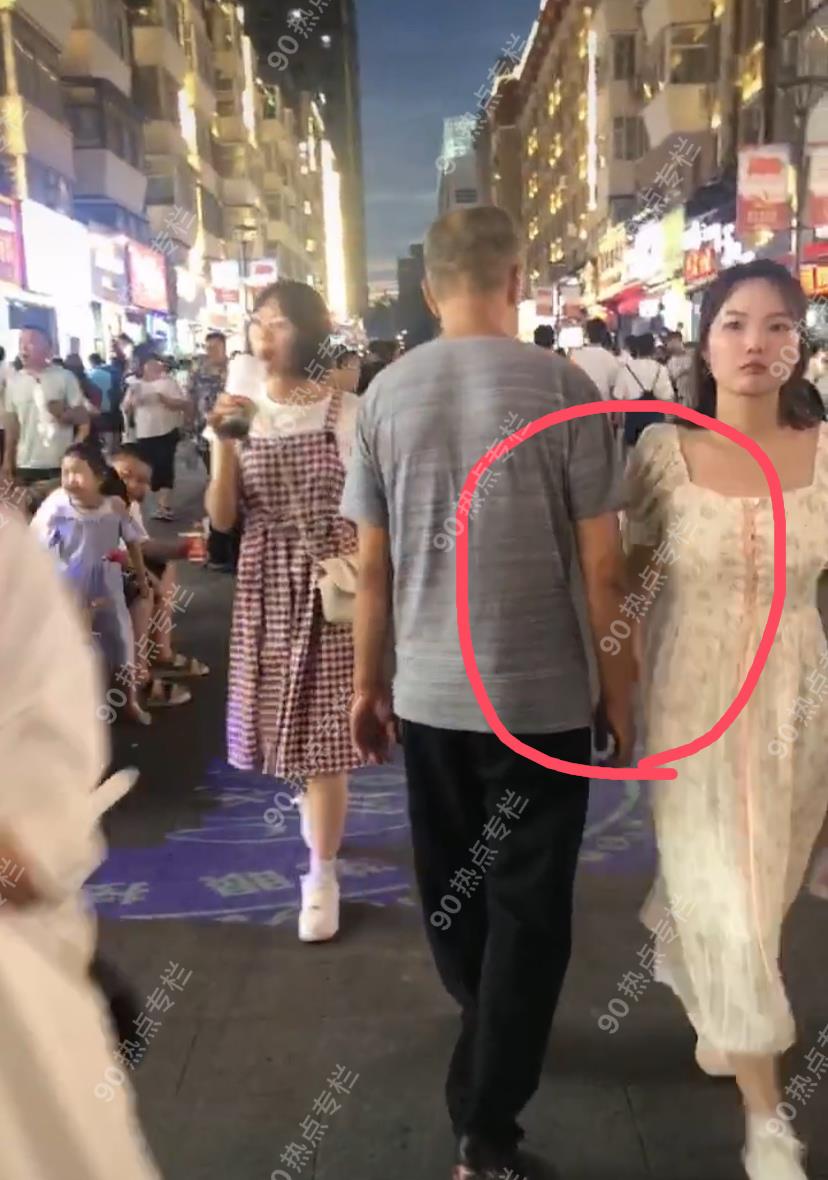 蔡宏志聊时尚|长春大爷上街溜达，专挑漂亮小姐姐“碰手臂”，假装不是故意的