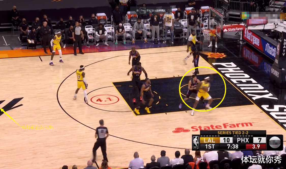 湖人队|16-0和21-2！湖人30分溃败，詹姆斯站着进攻引热议，浓眉哥发火了