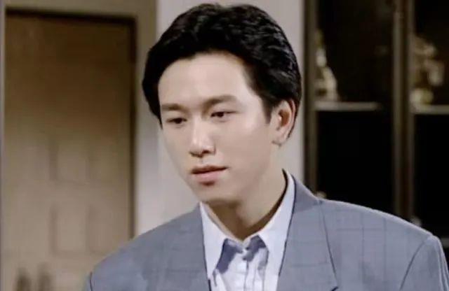 罗嘉良|过气明星频走穴，罗嘉良商场献唱，徐少华穿僧袍再现经典