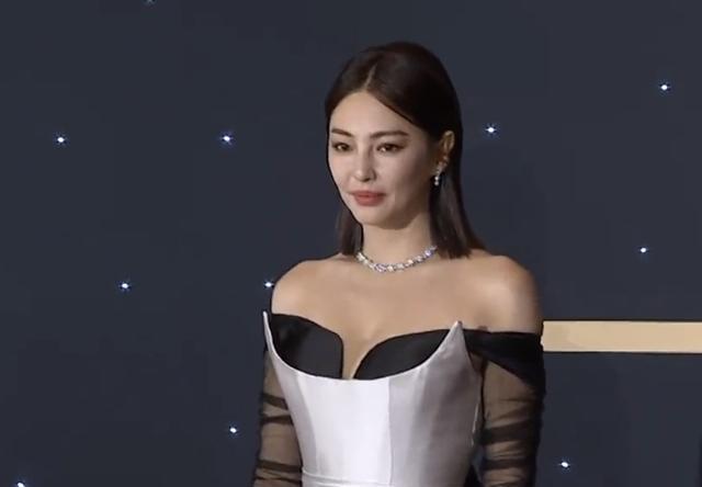 整容|初见惊为天人，再见脸僵如石！这10位女星的脸，到底怎么了