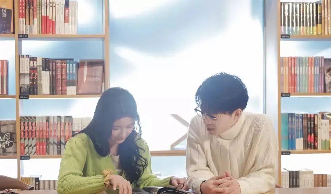 蔡卓宜|离婚少妇不打算结婚，转头和王大陆街头拥吻，网友：女海王啊！