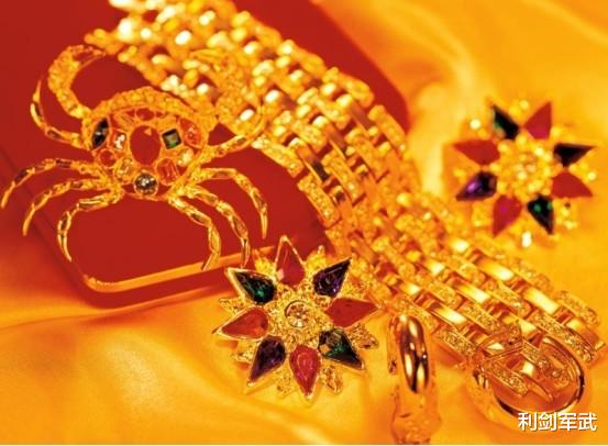 黄金价格 黄金价格又跌了,消费者排队购买,现在入手还来得及吗?