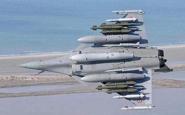 育儿馨说|一架幻影2000战机坠毁，法军否认和中方人质有关，法新社称很常见