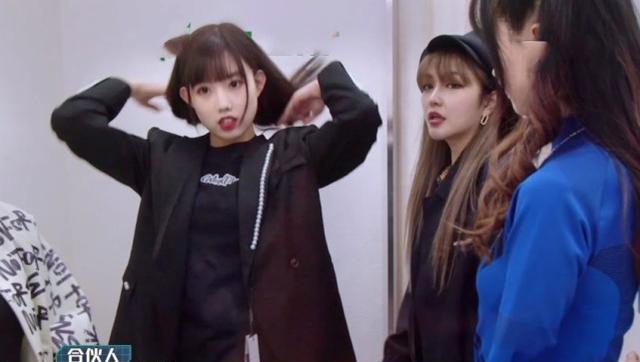 刘雨昕|刘雨昕选的短裤被嫌弃，当女团顾客换上后，才知谁的眼光好