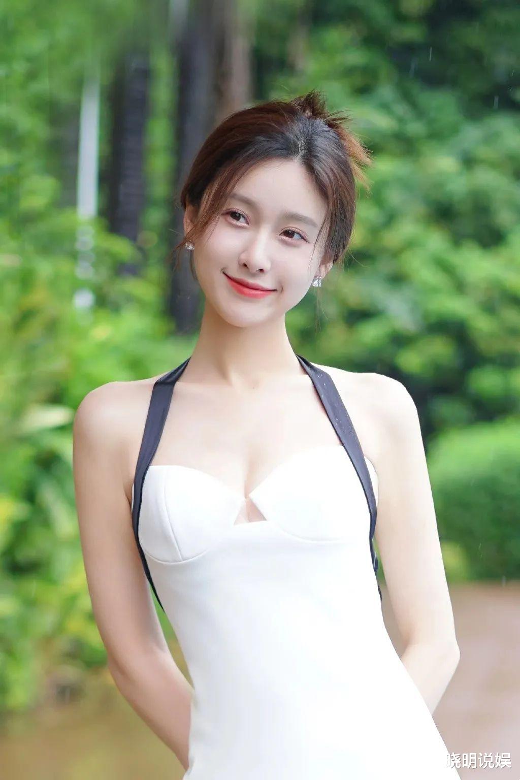 朱棣|王紫璇泳池包臀裙完美展现凹凸有致玲珑身材，仙女气质不要太美