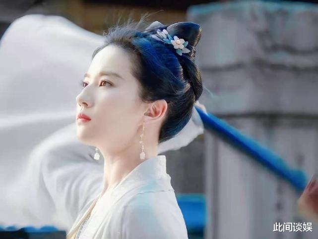 紫霞仙子|刘亦菲拿下《时尚cosmo》开年封，十个月实现一线女刊大满贯！