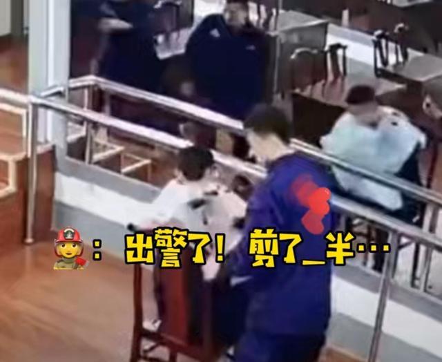 娇软甜伤 天津：消防员正在理发，剪到一半突发警情，起身撒腿就跑