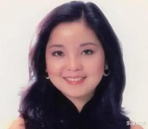 邓丽君|当年被邓丽君亲过的士兵，兴奋的每天只洗半边脸，如今变成这样了