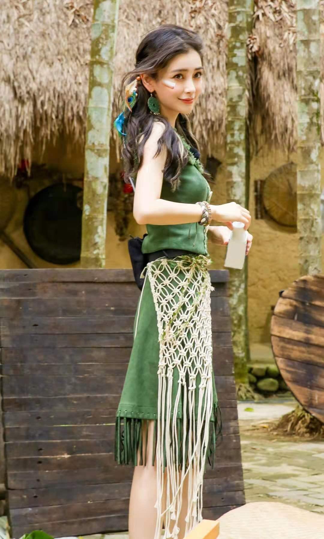 惠若琪|杨颖晒《奔跑吧》剧照，打底裤颜色清晰可见，网友：太粗心了吧