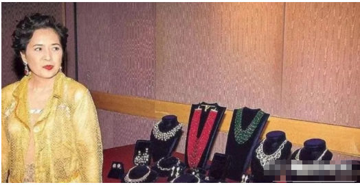 范上官|刘銮雄前妻,被前任追讨11亿上床费,一次1亿,外加39条内裤