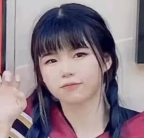 孙悦|孙卓亲姐孙悦留学归来，“红色长发”成焦点，高昂学费随之曝光