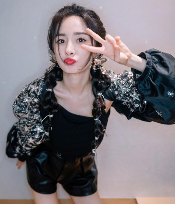梅利爱说事 杨幂太会穿了吧！麻花辫少女系穿搭堪称人间绝色，爱死这个造型了