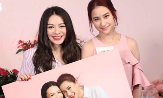 育妈计|高调恋爱2年的何超莲窦骁，现身机场全程无交流，或在“闹情绪”