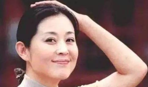 |62岁春晚女神倪萍，就这样改写了自己的结局，苦尽甘来，终无遗憾