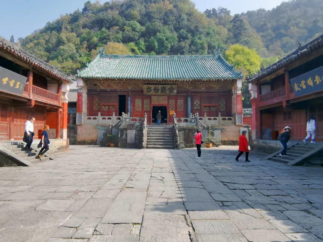 黑白的触动 乘着高铁游湖北，从武汉，到武当 （第七站：武当山）