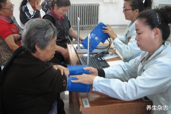 高血压|柚子是高血压的“助推剂”？医生提示：2种水果不忌口，心梗找“上门”