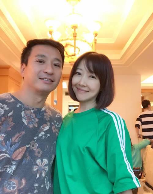 一员肌肉猛将|48岁余皓然与女儿同框像姐妹，身材保持姣好，坦言冻龄秘诀共16字