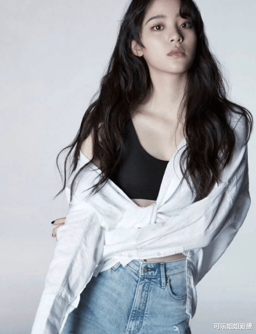 欧阳娜娜|欧阳娜娜接拍内衣广告，犹抱琵琶半遮面，网友：还以为是毛衣广告