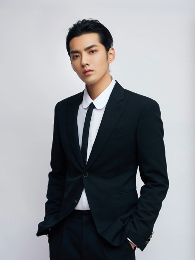 管虎|吴亦凡被刑拘后续：金星公开发文讽刺，管虎冯小刚反常行为引猜测