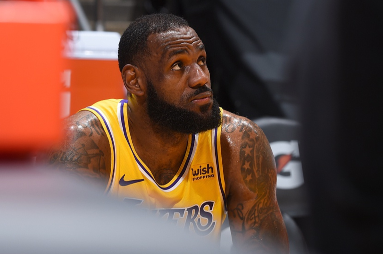 湖人队|46+43+41！浓眉遭遇跟腱伤病，湖人3场比赛4加时，詹姆斯累惨了