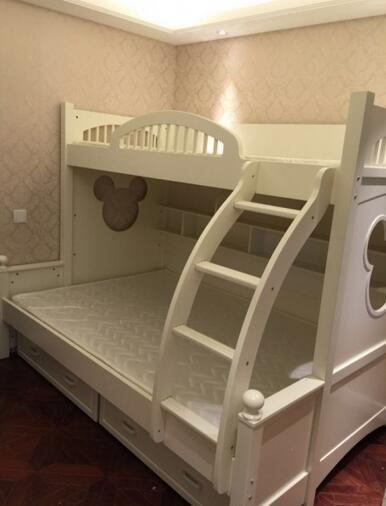 花320万在上海中环买44平房子，厨房和卫生间的隔断谁见过？