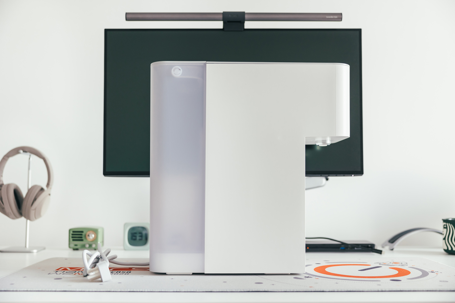 从零开始,打造极简白色系桌面美学工作台,附品质配件指南