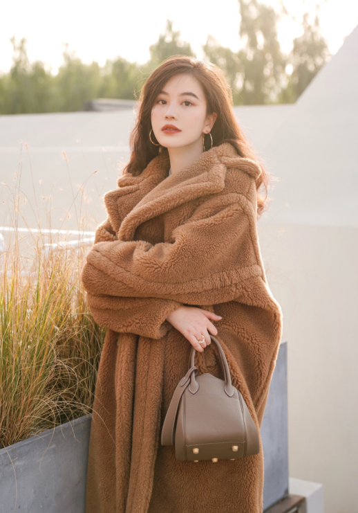 何有强 微胖的秋冬穿搭指南，羊羔毛大衣+长裤或连衣裙，保暖舒适又洋气