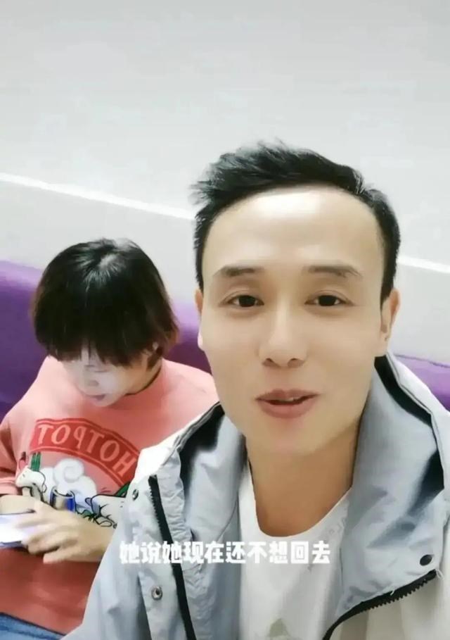 流浪女子纠缠好心人,住进家里赖着不走,称自己在深圳过得很好!