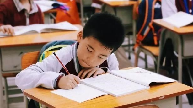 萌听小c姐|教育部发布通知，各地各校将实现课后服务全覆盖，每周至少10小时