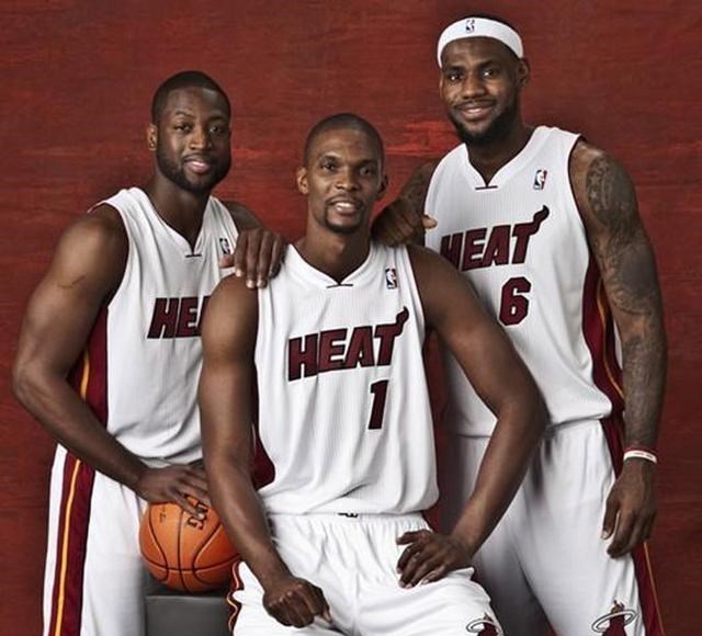 清浅微笑的我|26岁的詹姆斯和字母哥谁更强?名嘴评论一针见血,詹姆斯或被超越