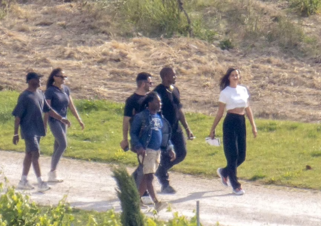 姚明|与卡戴珊彻底情断?侃爷正式约会C罗前女友,两人街头散步超浪漫