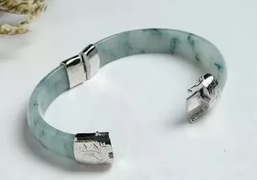 银币|人养玉三年，玉养人一生