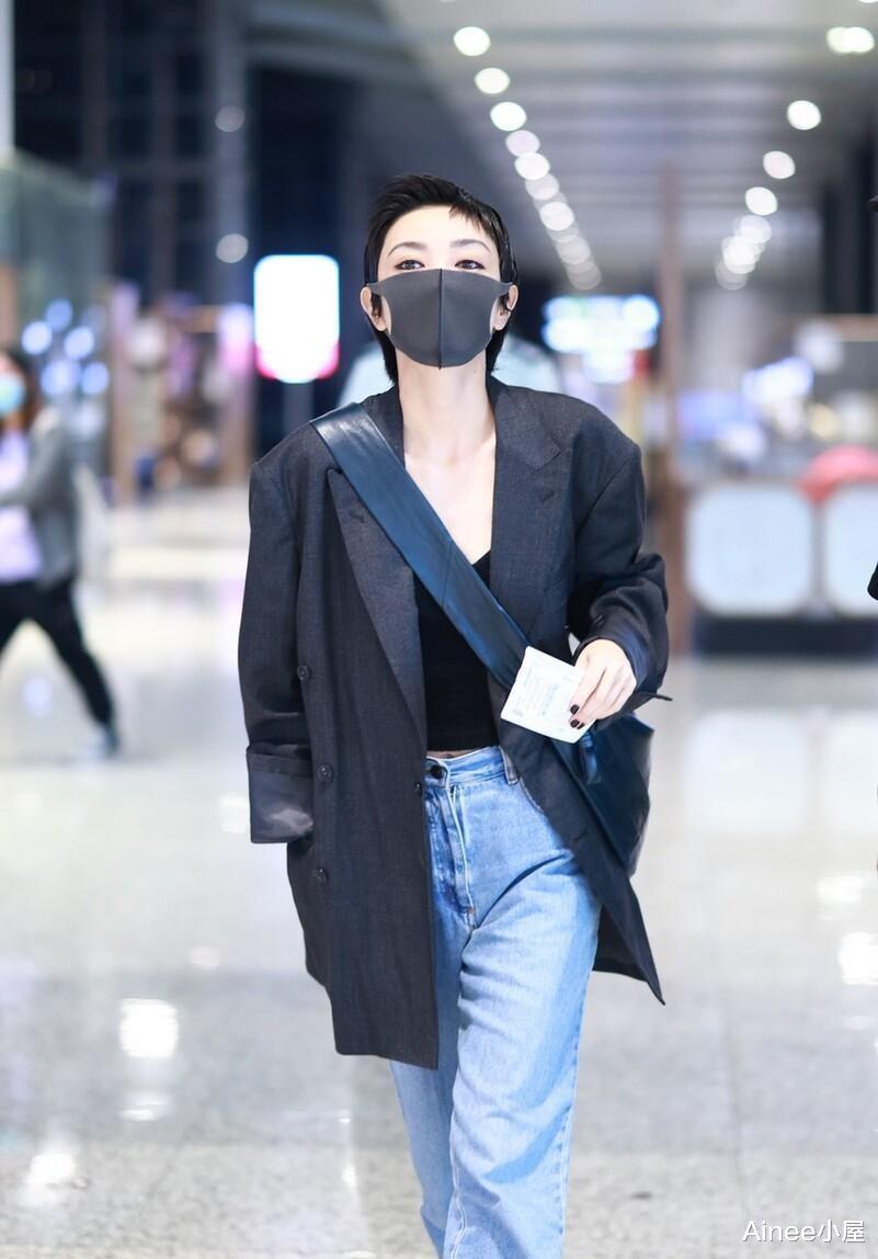 短发 女生剪短发也太帅了，郭采洁穿宽肩西装配牛仔裤，看不出有35岁