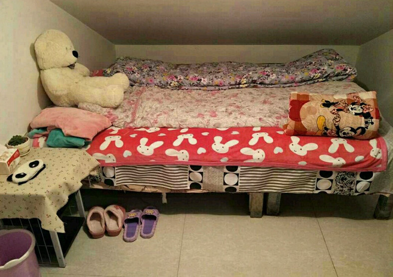 晒晒300元的出租房，卧室巴掌大，脸贴天花板，有谁住得比我差？