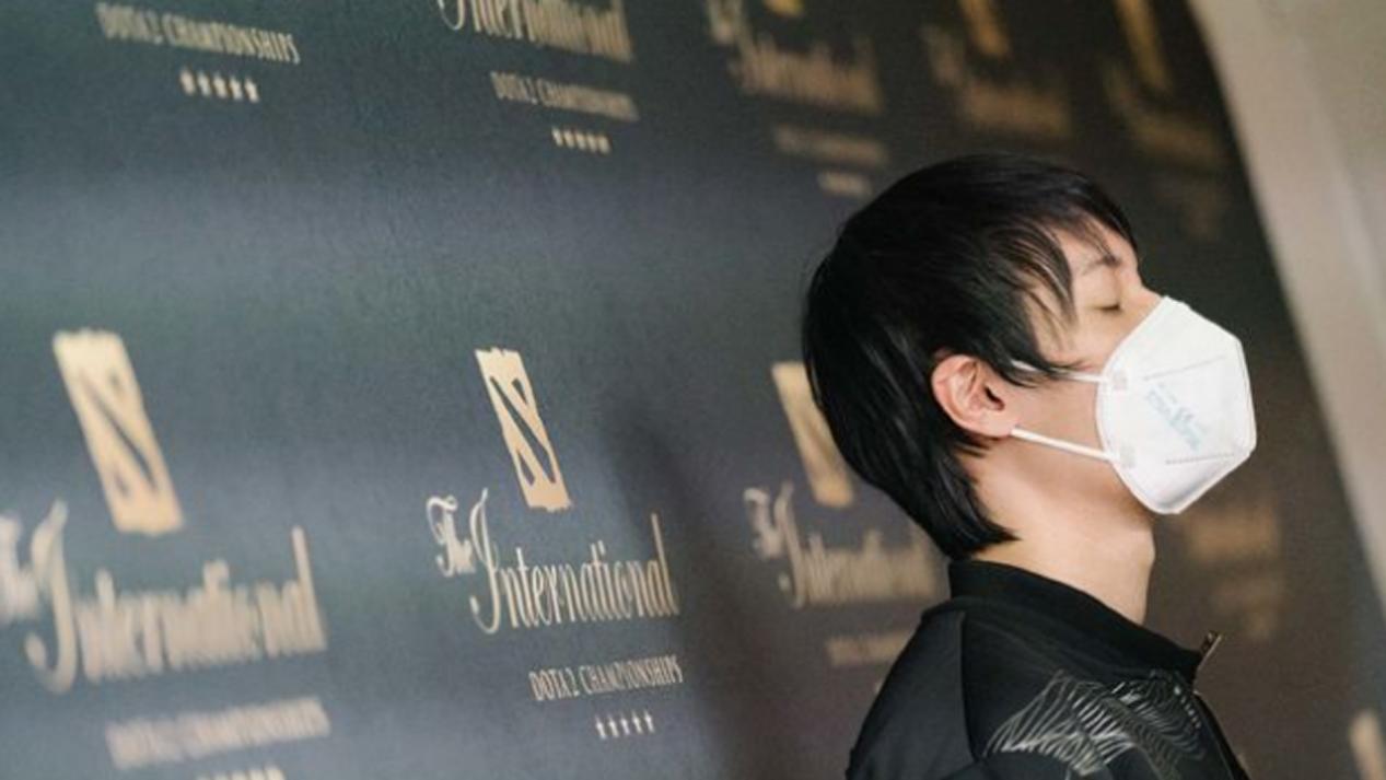 |老十一开启直播，称情商也是职业选手的实力之一