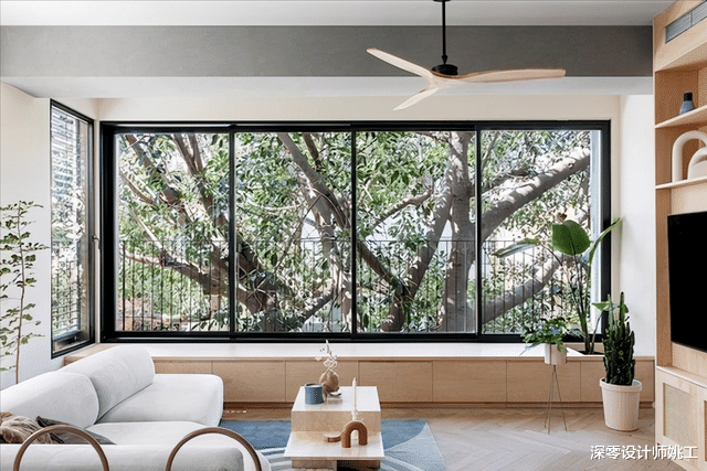 |这就是住2楼的快乐，阳台装细框窗户，引景入室，自成一道风景