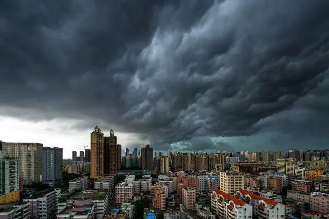暴雨 地球出现大问题？中国刚经历极端暴雨，沙漠就下起15厘米大雪