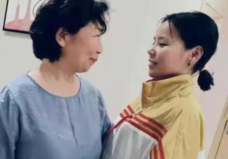 直播带货|姚策堂嫂开直播带货，整场直播仅数千人观看，和田静直播反差明显