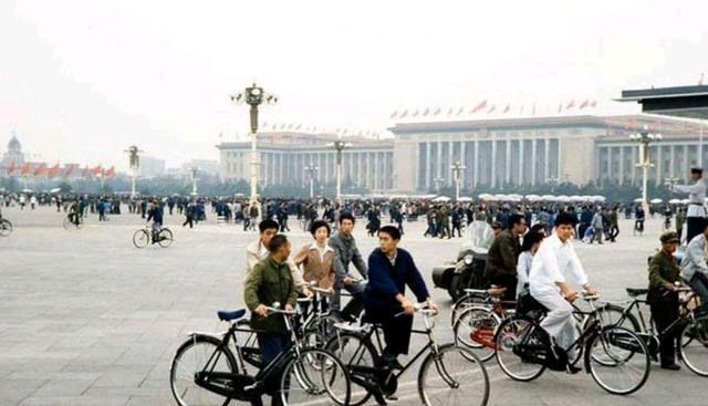 星叨叨 祖国老照片，80年代北京上海与香港的城市风貌，看下谁更繁华？