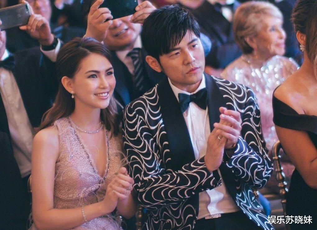 昆凌|周杰伦和昆凌即将度过七年之痒,元旦晒照,还是一如既往的恩爱