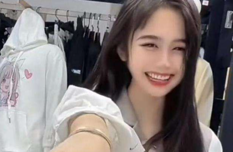 安妮|安妮：因一场车祸毁容，靠一句话大火吸粉千万，如今自曝是男人？