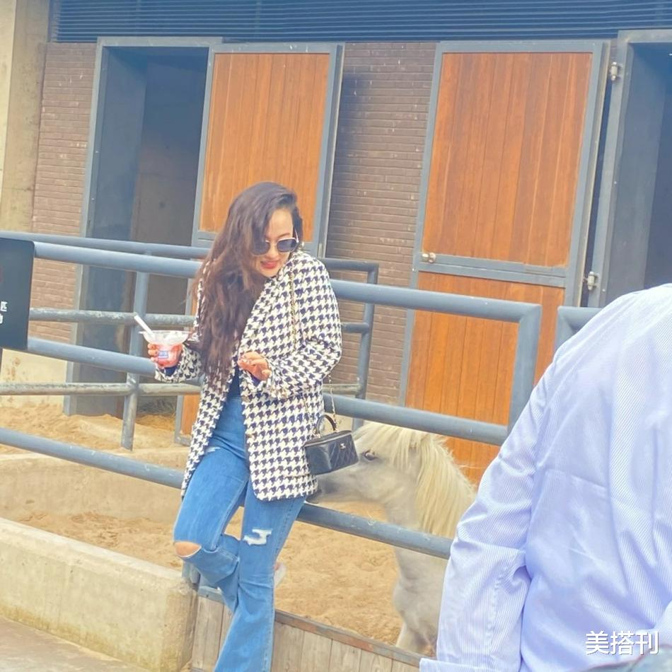 周瑾|40岁霍思燕真实状态，最新近照身材发福变大圆脸，发际线也太高了