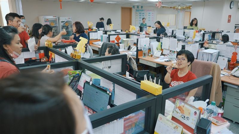 求职|侏儒症患者求职百次遭拒逆袭成知名顶尖业务