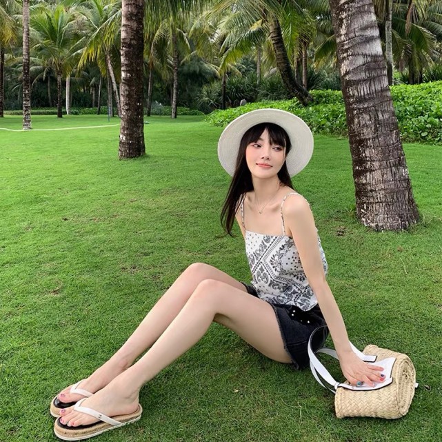 李小璐|李小璐复婚无望努力拼事业,意外露出腋下赘肉,P图过猛认不出