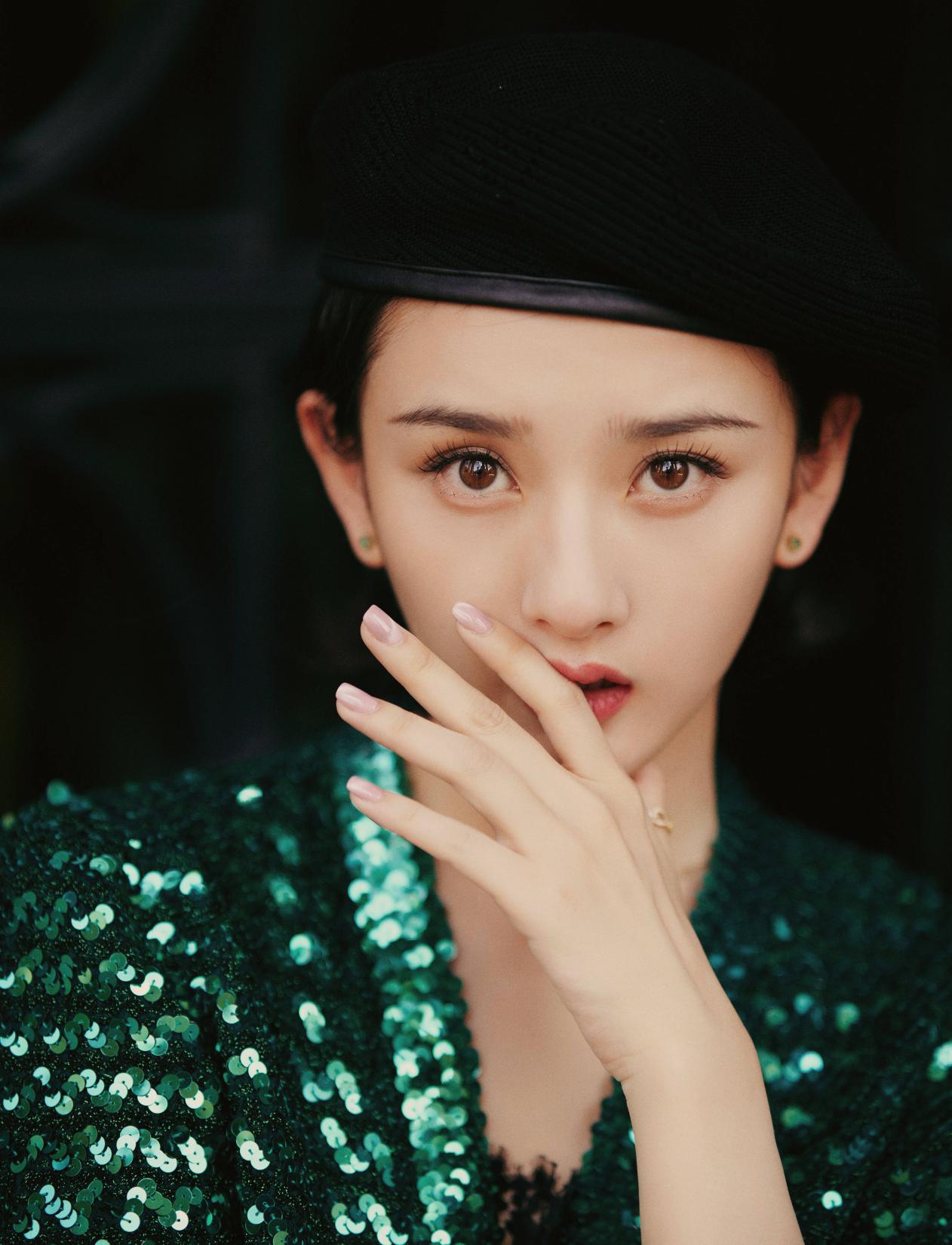 时尚圈的奇葩大喵|早生20年港圈要变天！深似张柏芝颜巅时期，出道至今仍是时尚宠儿