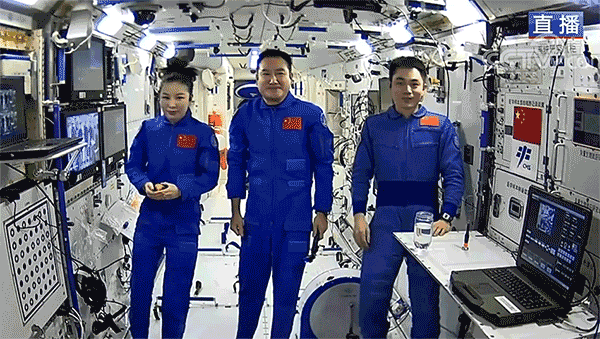 人类太空授课珍贵画面,上新!涨姿势啦