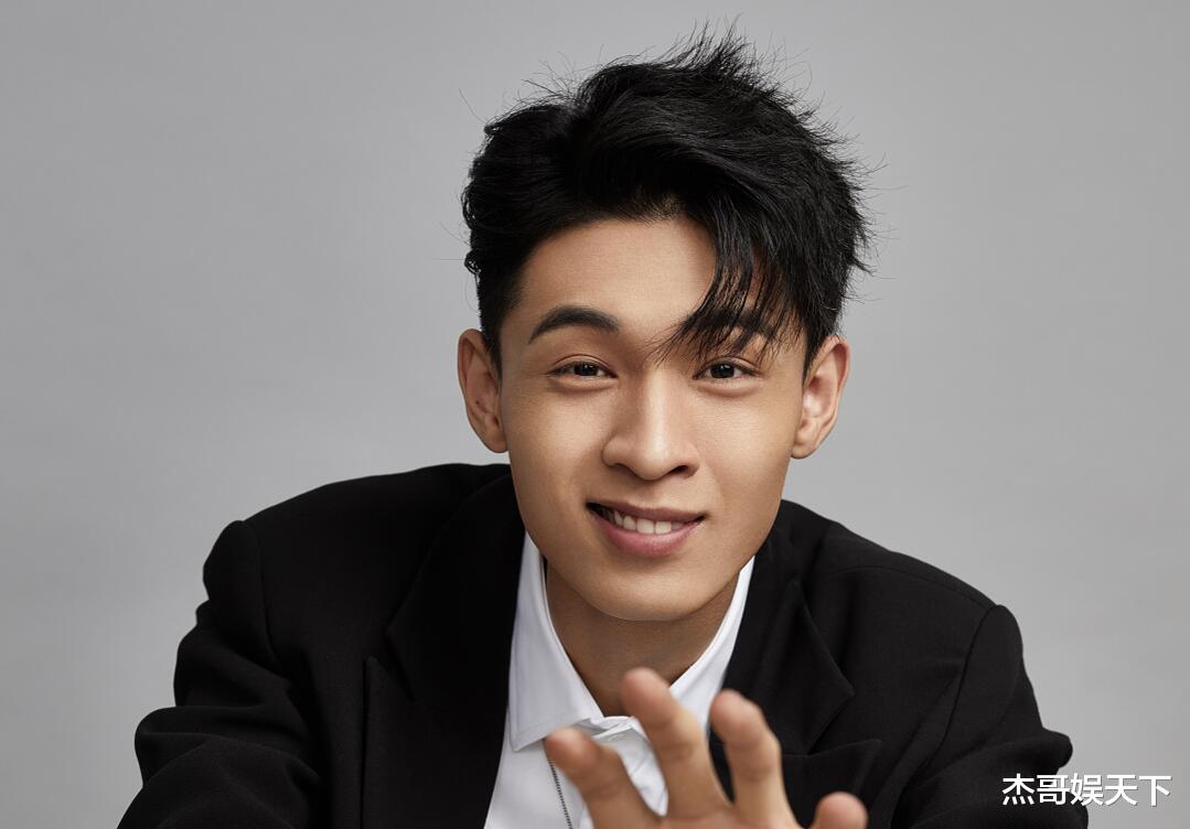 秦霄贤|秦霄贤真是被何九华坑惨了，节目组本想打码救场，没想到更尴尬了