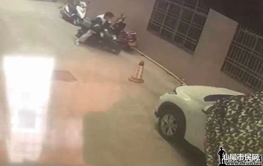 男子盗走摩托车后留下一辆摩托车?